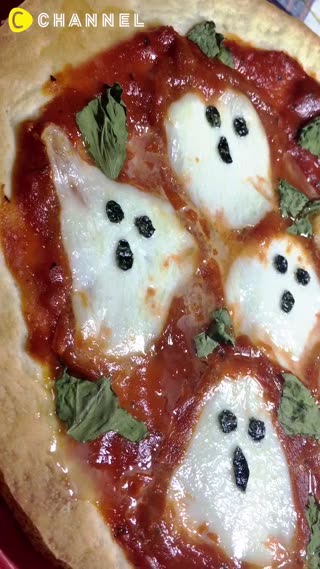 ピザも仮装がしたいなぁ！ハロウィンおばけピザ