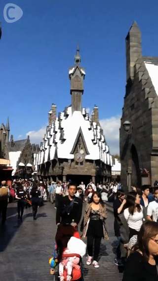 谷奥えま☆USJへ！念願のハリーポッターエリアで、バタービールをごくりっ