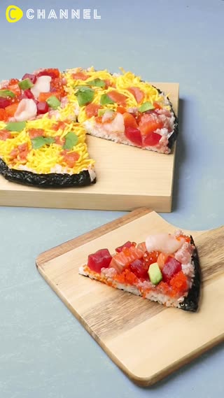 Luxurious pizza-like sushi