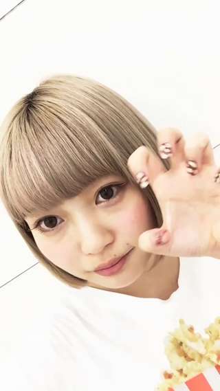 古関れん☆ネイルもグレムリン柄！