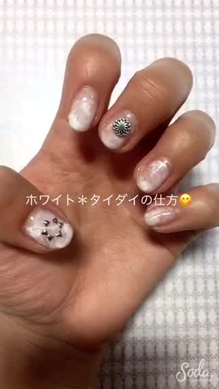 一気にエスニックな雰囲気に！タイダイネイルHOW TO♡