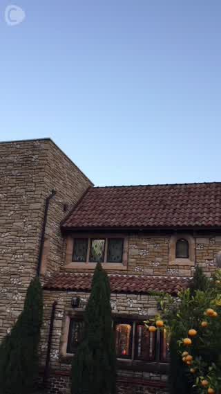 ガラス越しの美しい光！晴れの日に行きたい伊豆ステンドグラス美術館