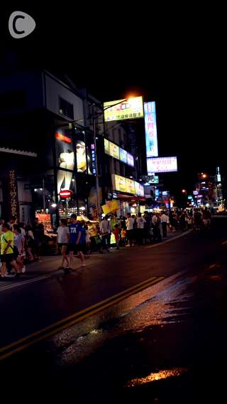 不是只有海邊_！來_上的墾丁大街遊玩_！