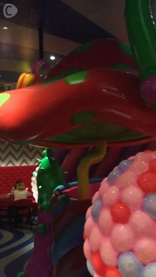 カラフルで個性的な原宿KAWAII MONSTER CAFE♡店内を調査♡