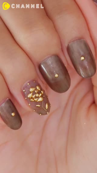 秋冬は指先もダークカラーに衣替え♡一輪の薔薇ネイル