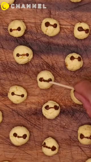 「大英雄天團」的溫柔機器人！「杯麵」造型雞蛋餅乾