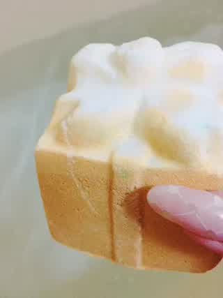 Lushのバスボム 黄金のセレブレイト で癒やしバスタイム C Channel