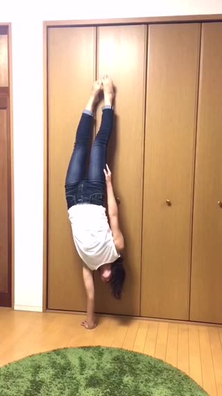 全身が引き締まる！？倒立トレーニング！！