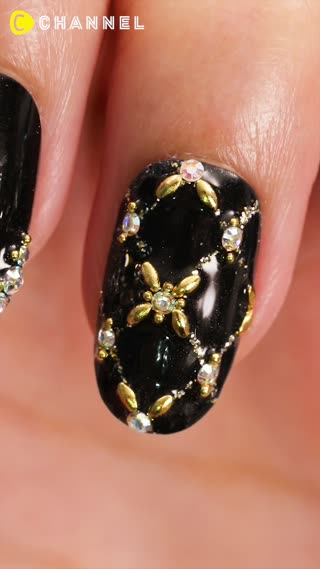 Gorgeous Glitter ♡ Black Quilt Nail