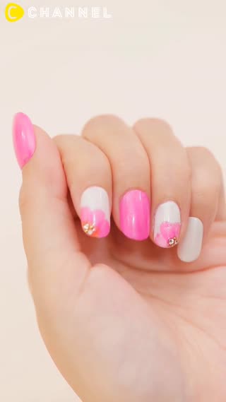 使用指甲油塗三次♡透明感花朵指彩