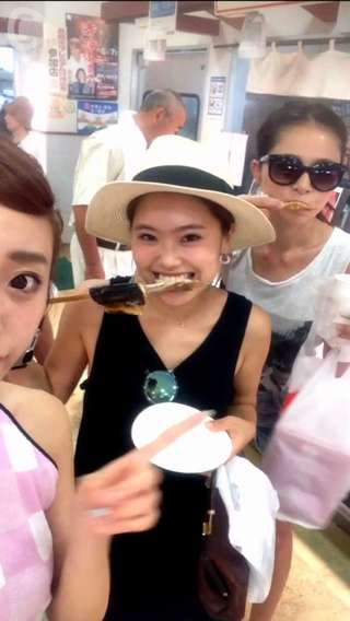 Fully satisfied with fresh sea foods of【