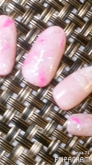 セルフネイルでも上品に！簡単ピンクネイル