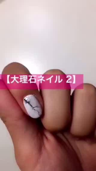 大理石ネイルをよりリアルに！簡単にセルフで秋ネイル