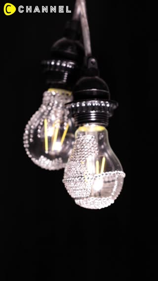 部屋が一気に人気カフェ風！キラキラ光る電球デコレーションを飾ろう☆