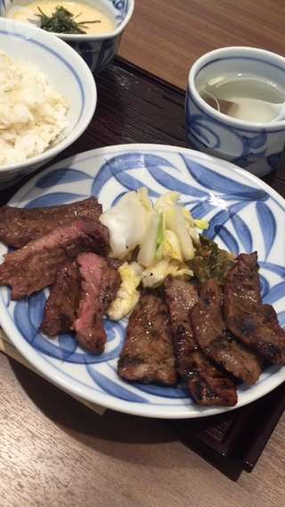 おひとり様も入りやすい♡ぷりぷり牛タン定食が食べられる新宿の【青葉】