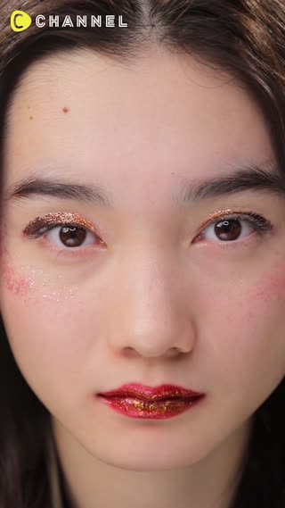 Sparklier than ever? Glitter Make-Up!