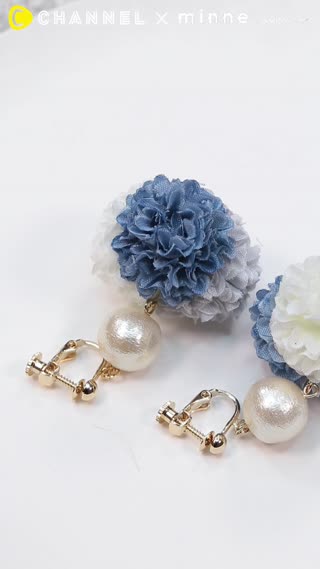 ３色のお花が耳元でくるくる｢PONPONとコットンパールイヤリング」
