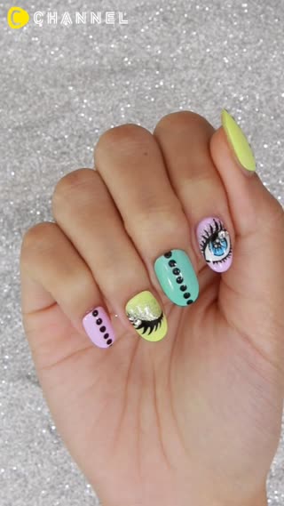 個性派お目立ち♡アイボールネイル