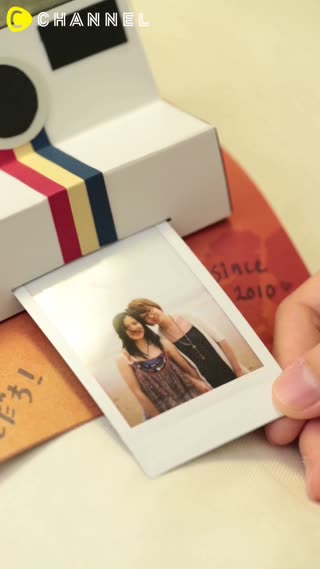 超有臨場感！從相機中飛出來的「即可拍相片」真是太好玩了♪