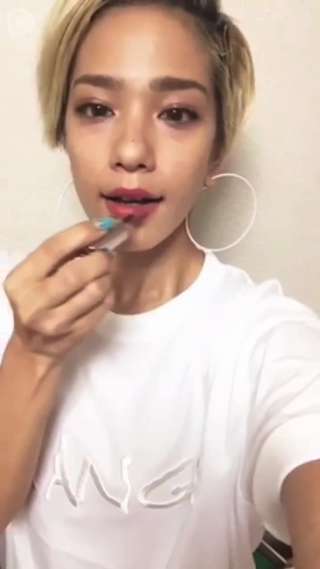 Una愛用！秋コーデに合う大人めリップメイク