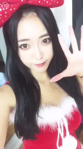 【韓国】小顔効果のあるクリスマスパーティー・コーデ♡