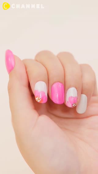 ポリッシュで３度塗り♡透け感フラワーネイル