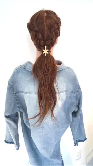 裏編みは2つの方が華やかに‼️後ろで見せるお洒落な編み込みアレンジです‼️