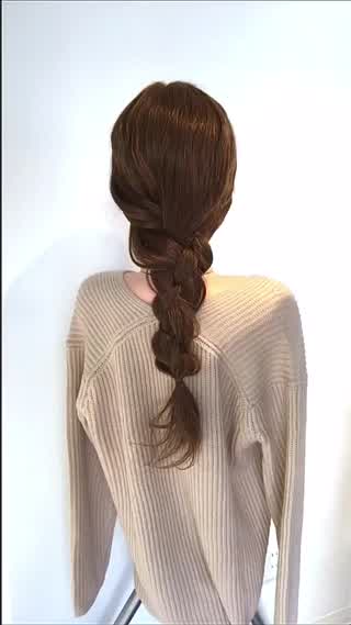 よ〜く見たら四つ編み‼️ワンランク上のおしゃれな四つ編みまとめ髪です‼️