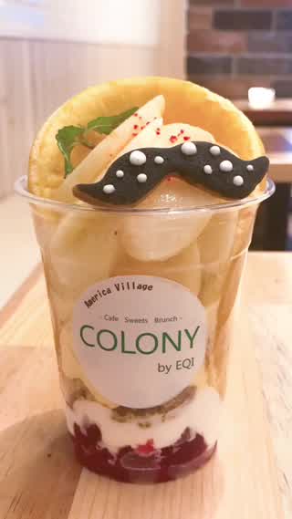 可愛くて美味しい！オープンしたてのcolonybyeqiさんの桃のパフェ