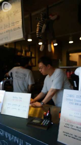 韓国最新情報☆ソウル名物！サクッサクとろ～りチーズのサンドイッチ