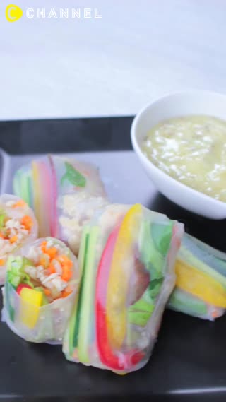 ヘルシーなラップサラダ！チキンと野菜の生春巻き
