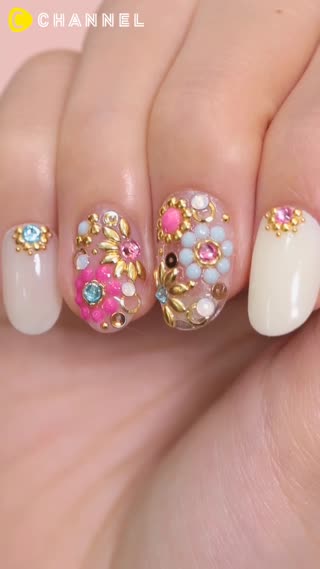 まるで宝石みたい♡カラフルストーンでつくるフラワーネイル - Peachy
