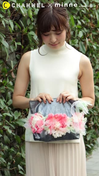 異素材の組み合わせがとっても新鮮！「咲き編みフラワー×デニムのクラッチポーチ」