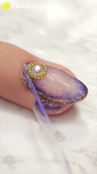 ฟองน้ำและกาวสร้างงานเล็บสวยไฮโซ  