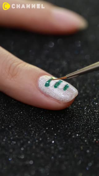 Christmas Tree Nail Art