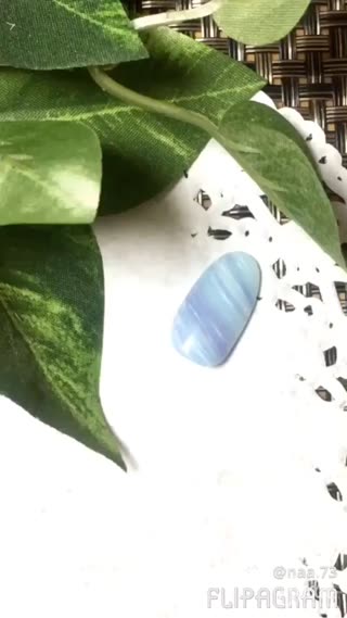 天然石風ネイルで涼しげに！夏にぴったりなデザインネイル