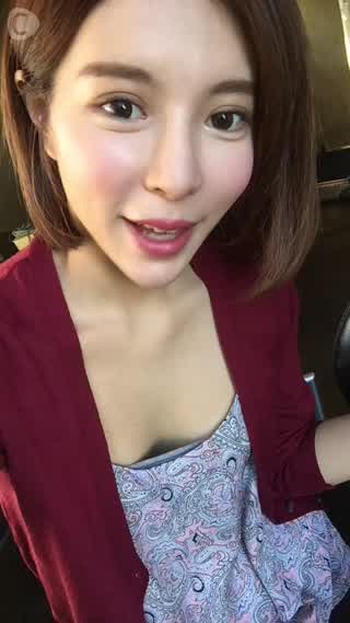 聖誕風酒紅深邃眼妝