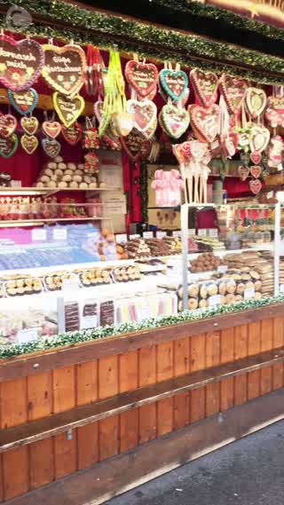 お昼のクリスマスマーケットは賑やか！グリューワインで温まる！ 【 ウィーン】