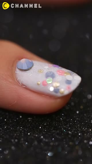 好感度抜群！大人女子のためのドットネイル♡