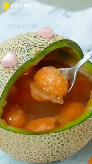 メロン丸ごと1個で贅沢メロンゼリー♡