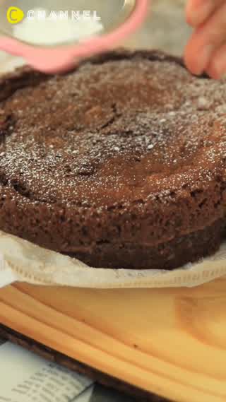 勝手に3層！ふわふわ・トゥルン・どっしりが一度にできちゃう魔法のガトーショコラ