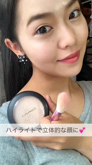 ハイライトで立体的な顔に