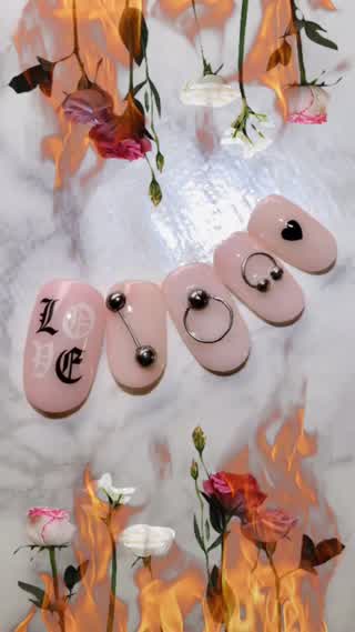 ボディピアス風ネイル