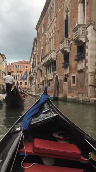 イタリアヴェネツィアのゴンドラでゆったり気分♪