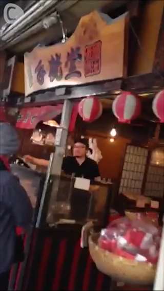 大きな焼きたて煎餅の手焼堂☆箱根湯本