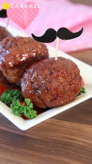 今が旬！スイートコーンを使った 甘辛ハンバーグ包みのコーンバターおにぎり