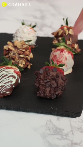 Strawberry Choco Bites