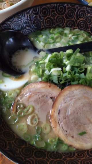 え？足湯に浸かりながらラーメン？台湾・宜蘭は凄かったの巻。