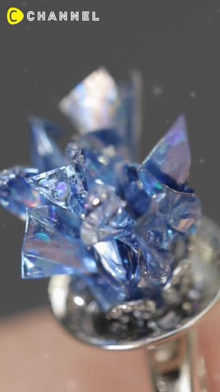 Mysterious Glittering Crystal Ring!