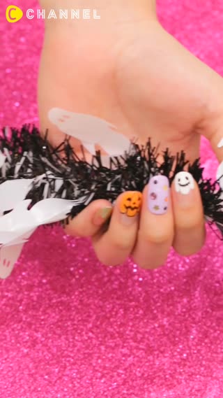 ちょこんとおばけが顔を出す！？ハロウィンおばけネイル♪